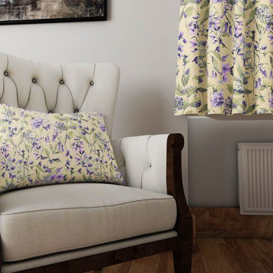  Butter-colored cotton fabric with a lovely country garden pattern, ideal for creating a cheerful and welcoming ambiance in your home