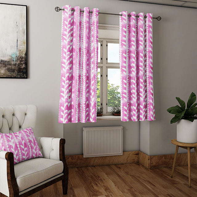  Elegant and charming Delilah Cotton Curtain Fabric - Pink, with a lovely pink hue and a lightweight cotton construction for a romantic and dreamy ambiance